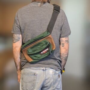 VTG EASTPAK DEADSTOCK Fanny Pack Green Brown Leather Waist Bag Unisex Made N USA